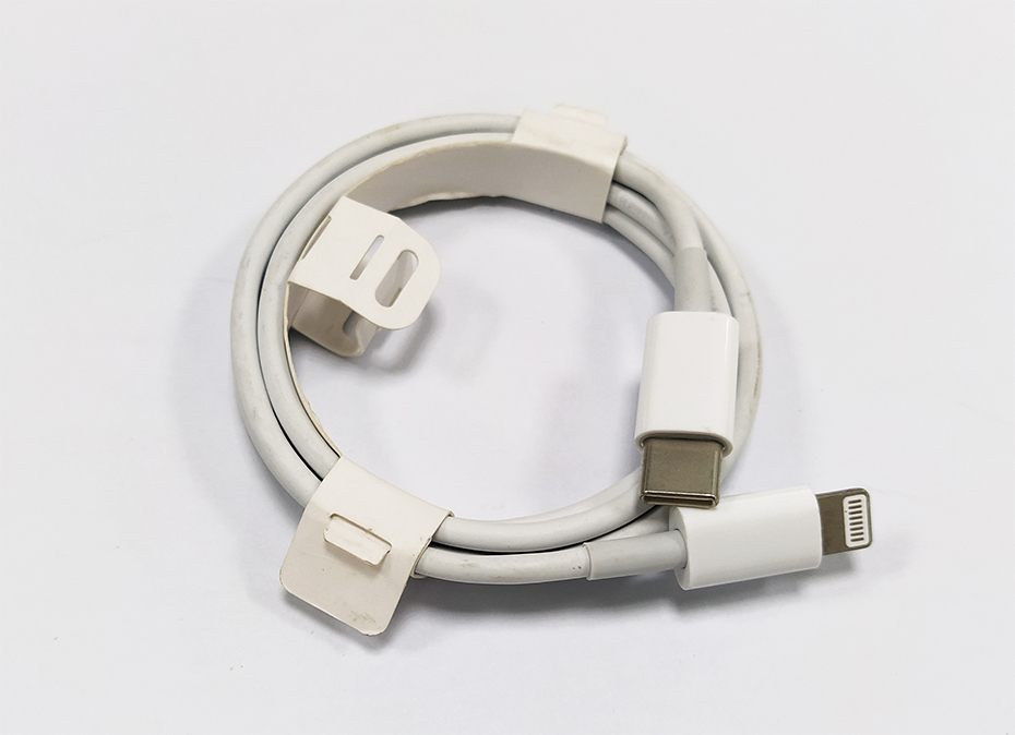 蘋果充電線生產(chǎn)廠家，聯(lián)鑫德誠數(shù)據(jù)線定制工廠